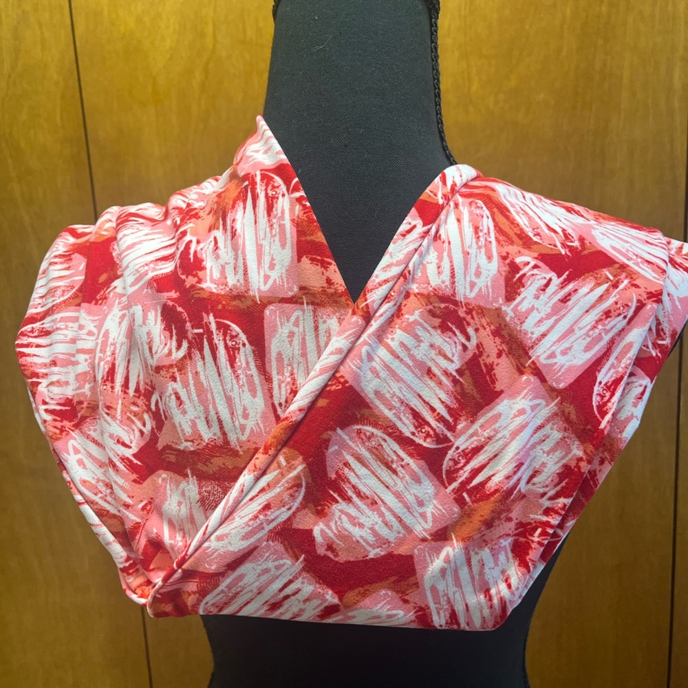 LuLaRoe Red and Pink Heart Abstract Print Leggings